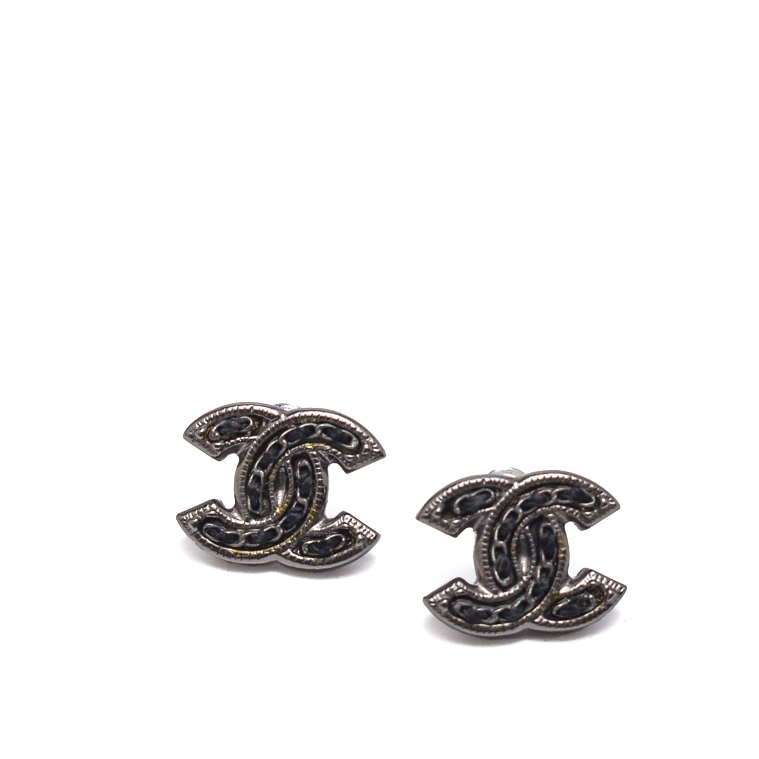 Silver chanel cc deals earrings